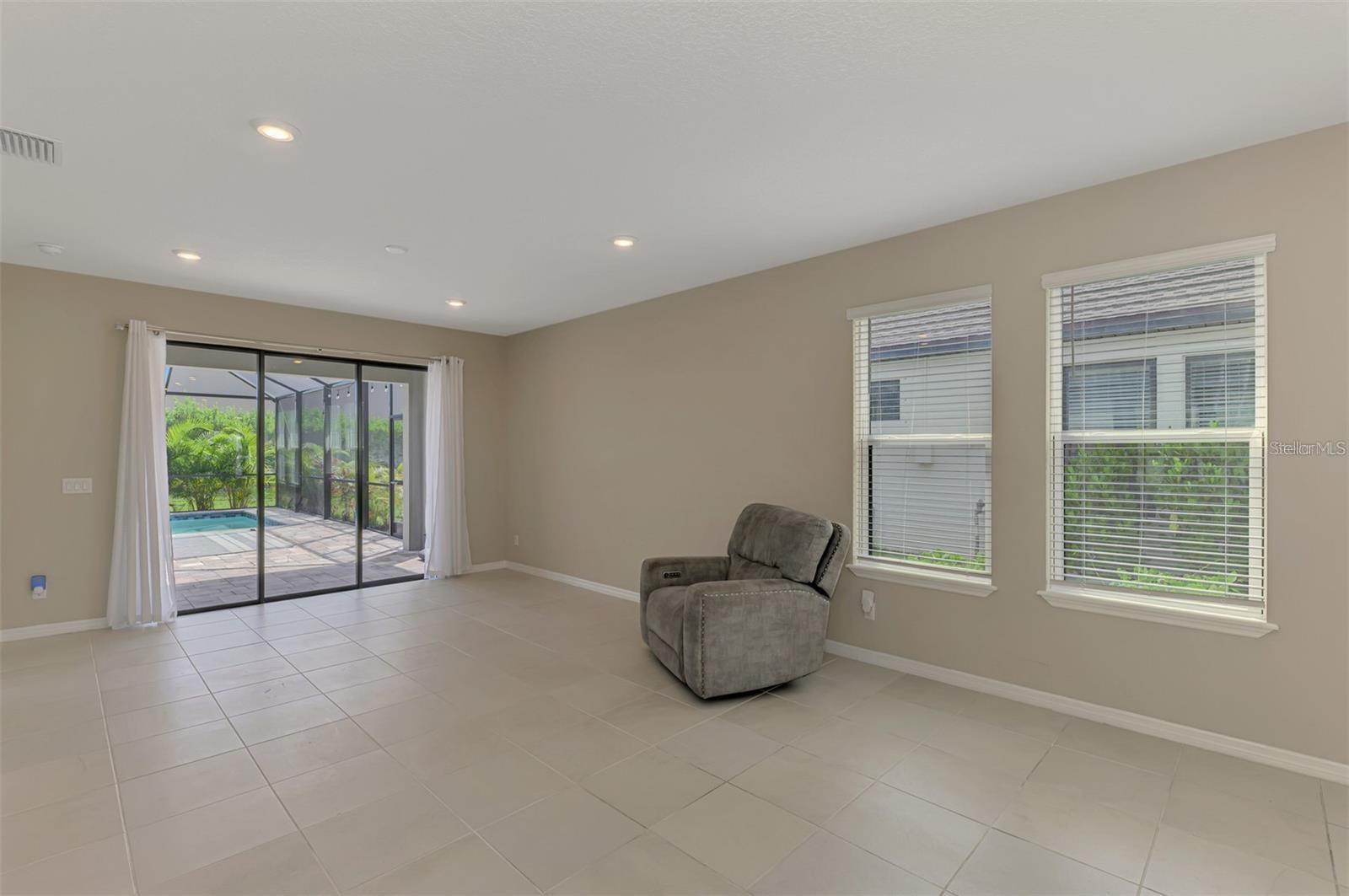 Image 14 of 51 For 6310 Grandview Hill Court