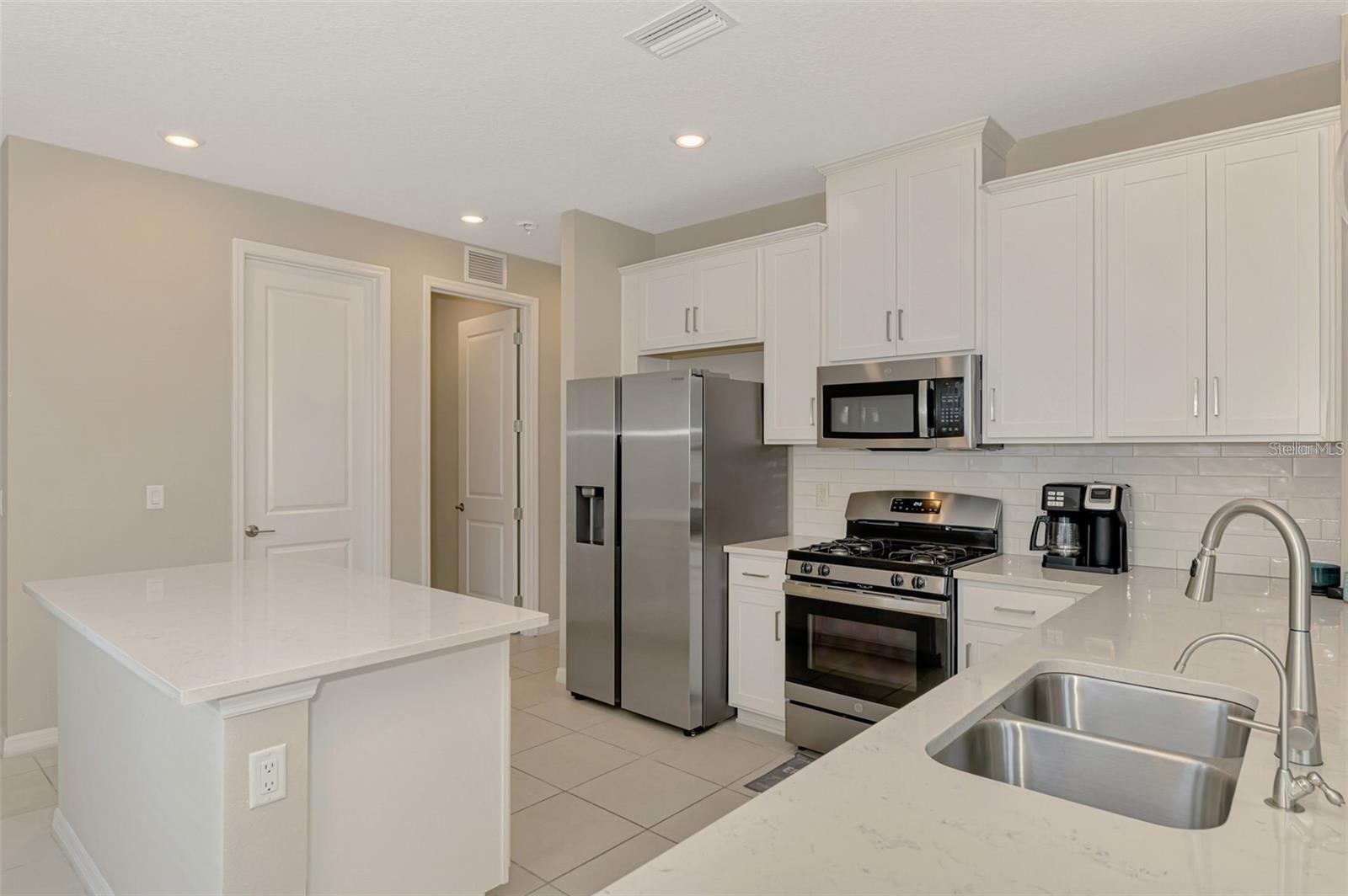 Image 8 of 51 For 6310 Grandview Hill Court