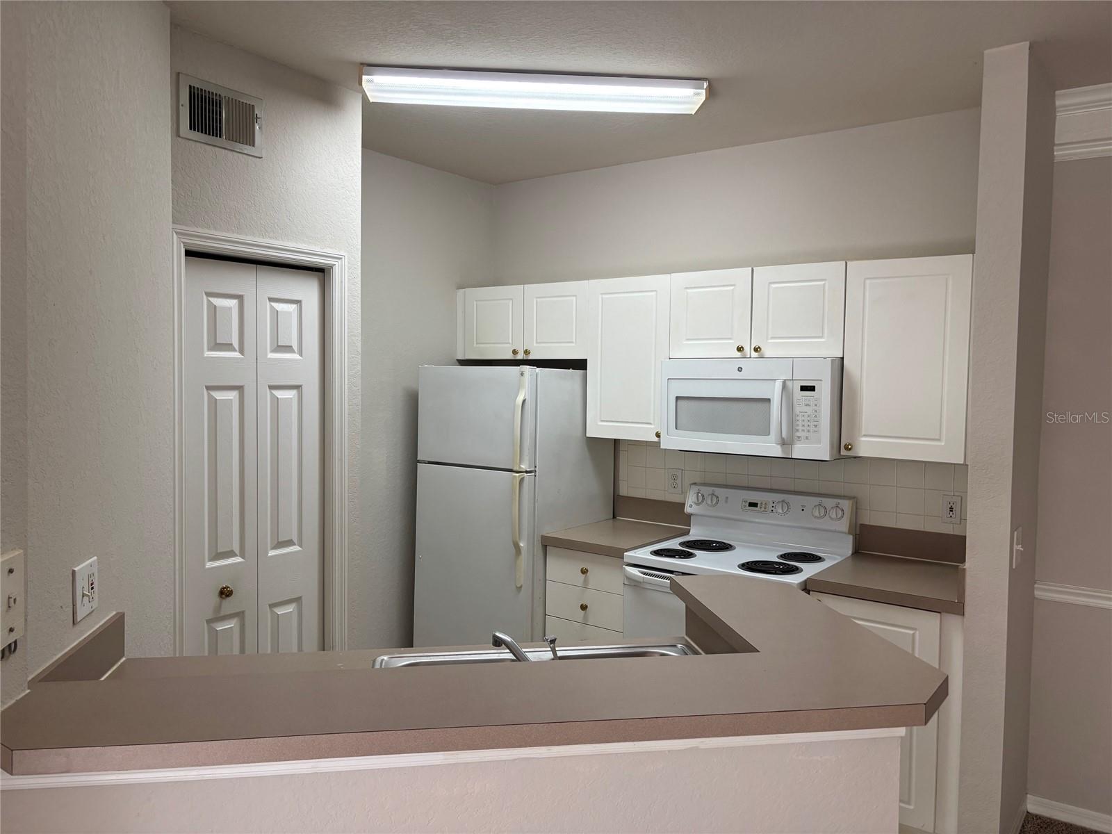 Image 7 of 12 For 5180 Northridge Road 105