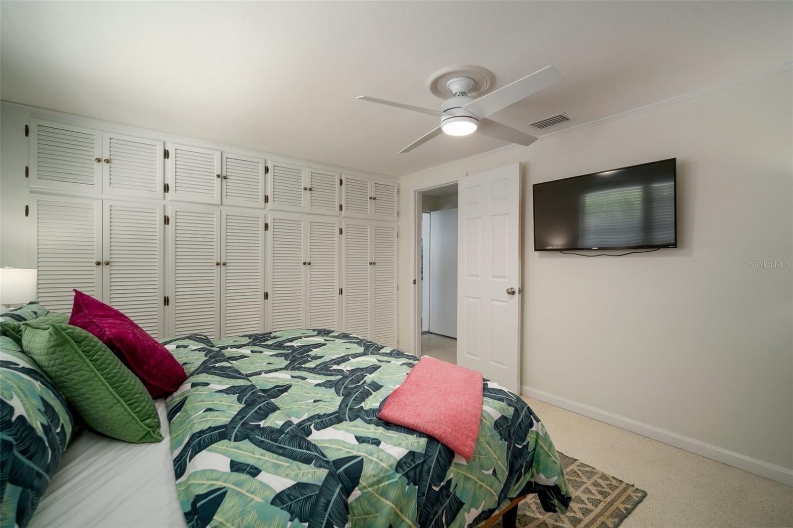 Image 16 of 81 For 7202 18th Avenue Nw