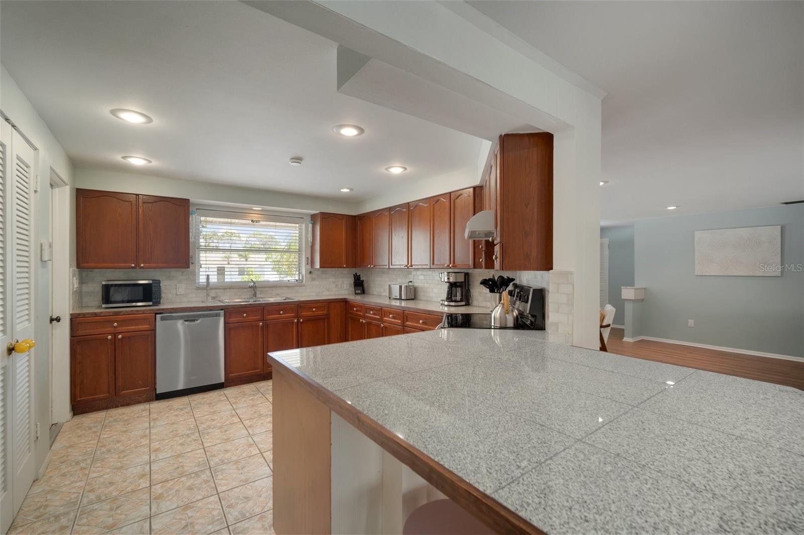 Image 20 of 81 For 7202 18th Avenue Nw