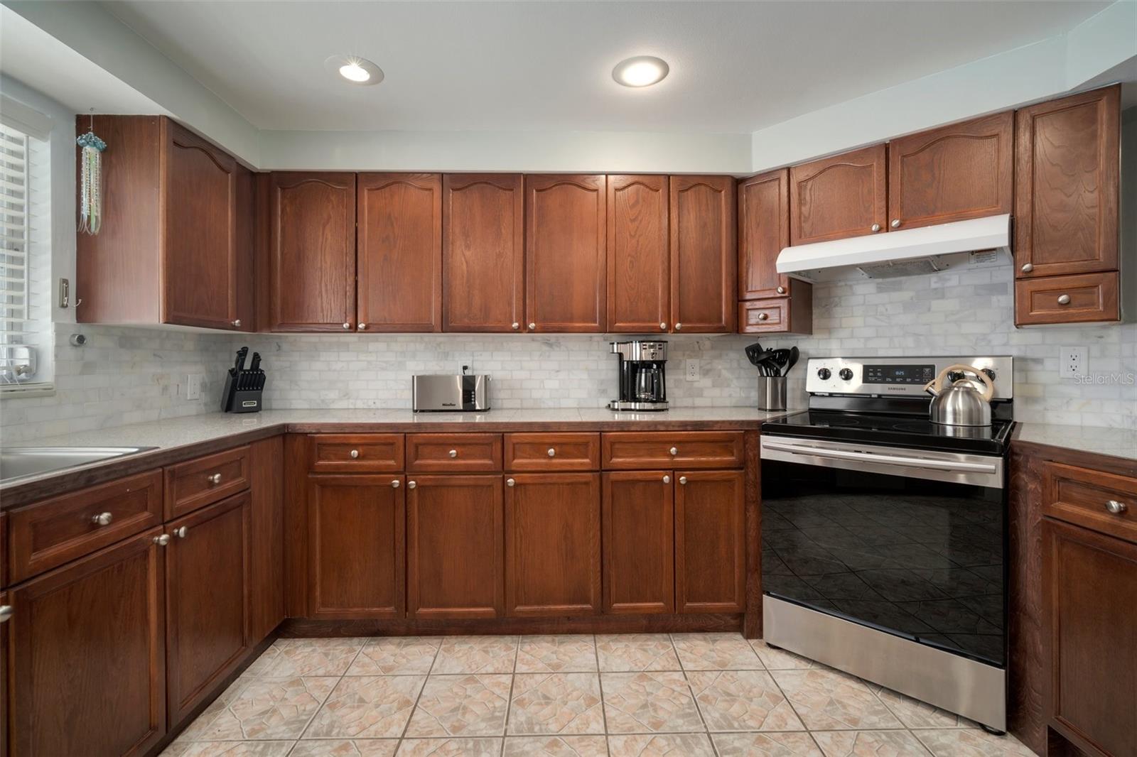 Image 21 of 81 For 7202 18th Avenue Nw