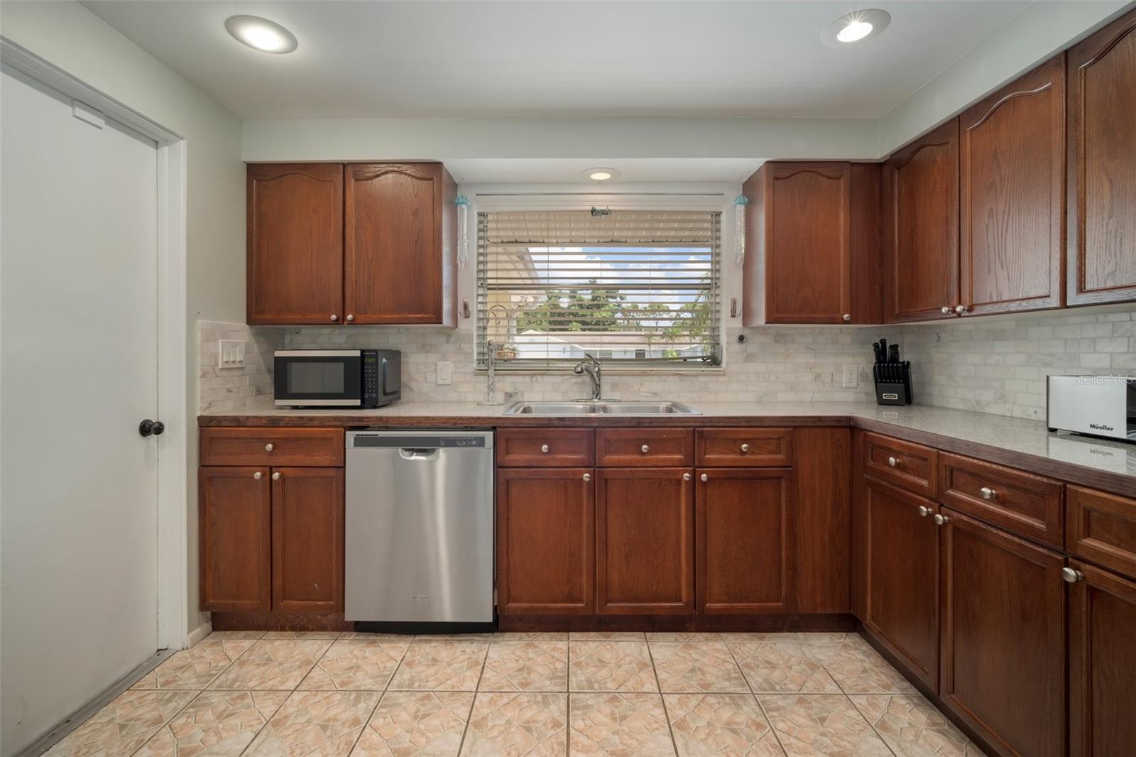 Image 22 of 81 For 7202 18th Avenue Nw