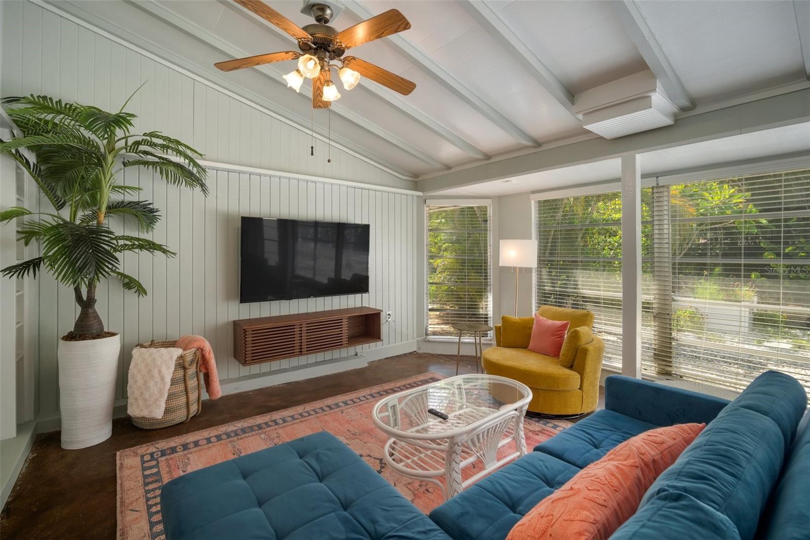 Image 27 of 81 For 7202 18th Avenue Nw