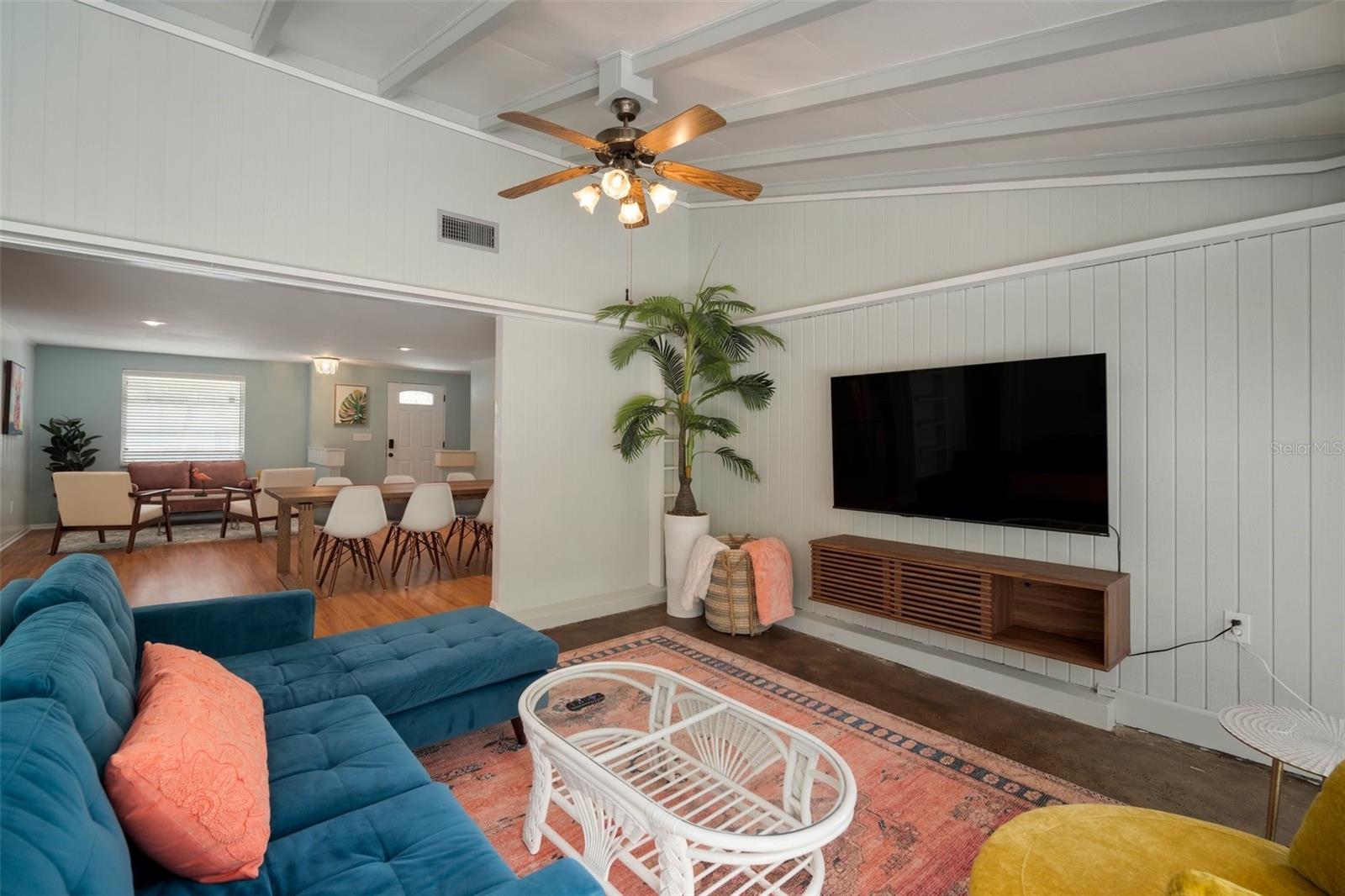 Image 28 of 81 For 7202 18th Avenue Nw