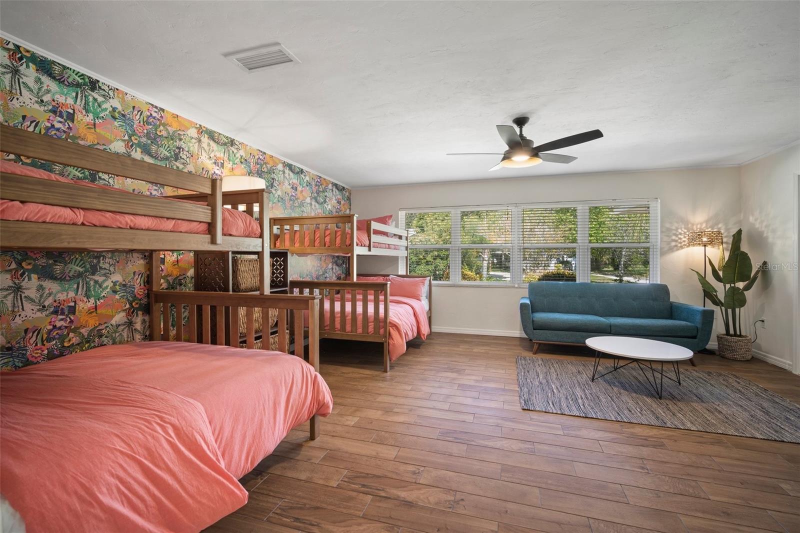 Image 64 of 81 For 7202 18th Avenue Nw