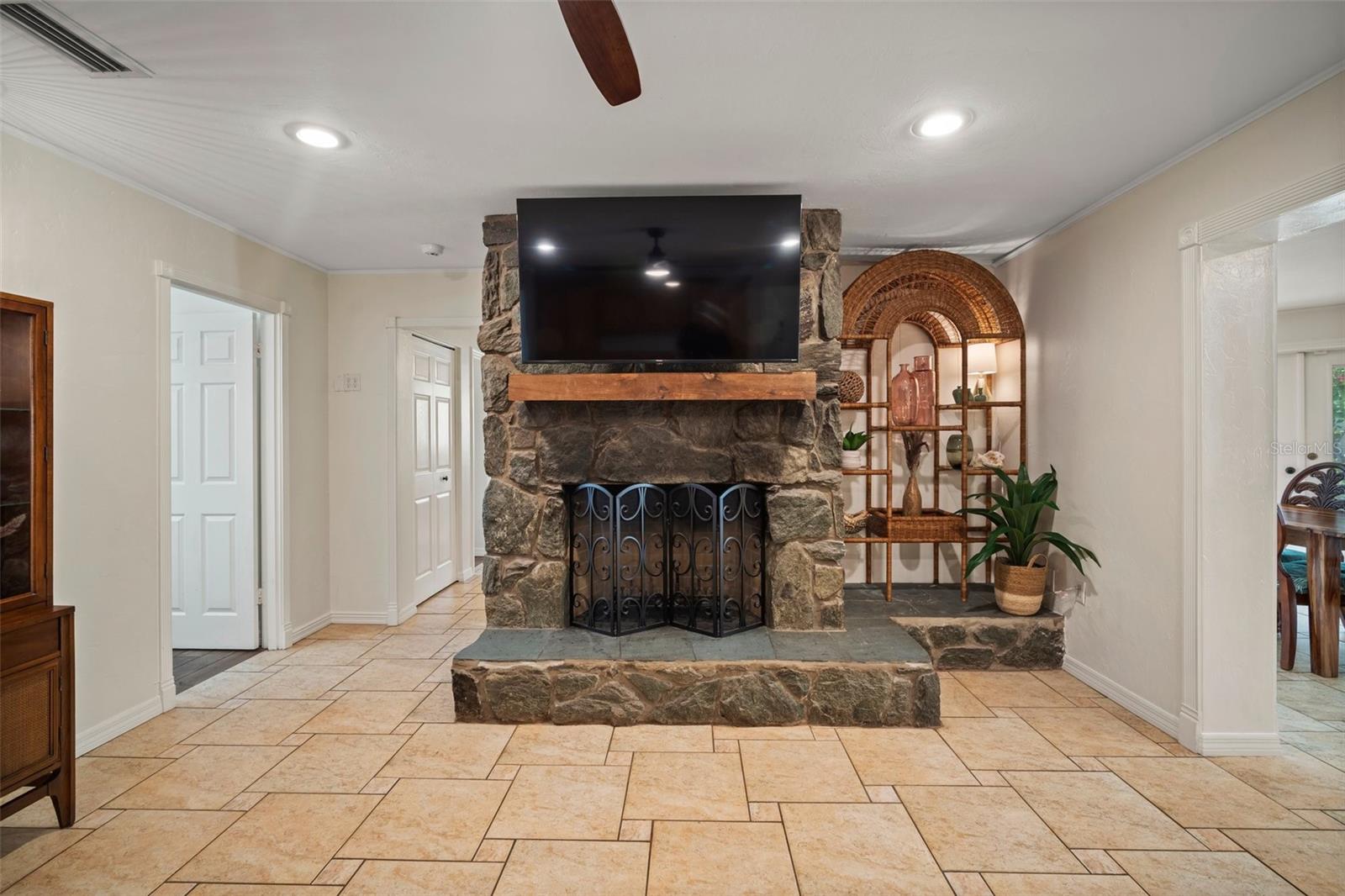 Image 73 of 81 For 7202 18th Avenue Nw