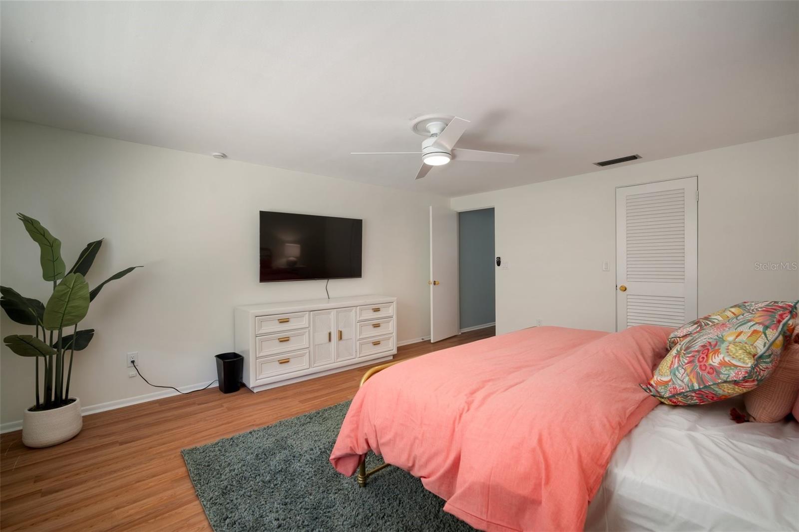 Image 9 of 81 For 7202 18th Avenue Nw