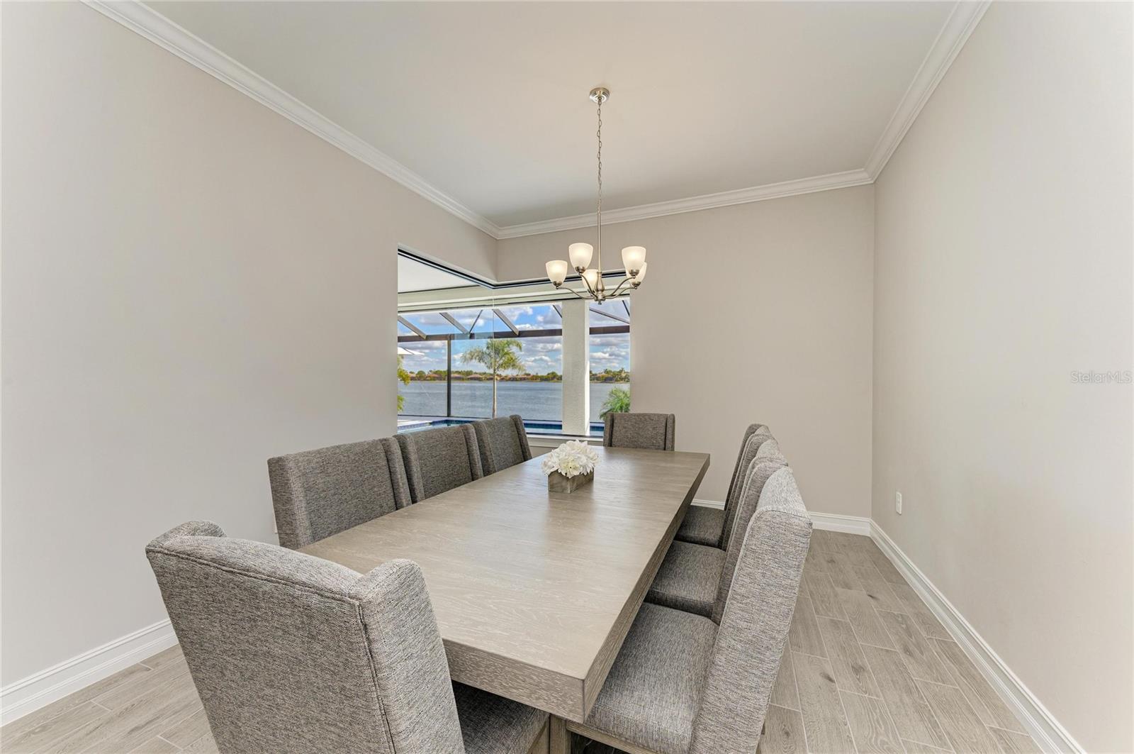 Image 39 of 94 For 106 Toscavilla Boulevard