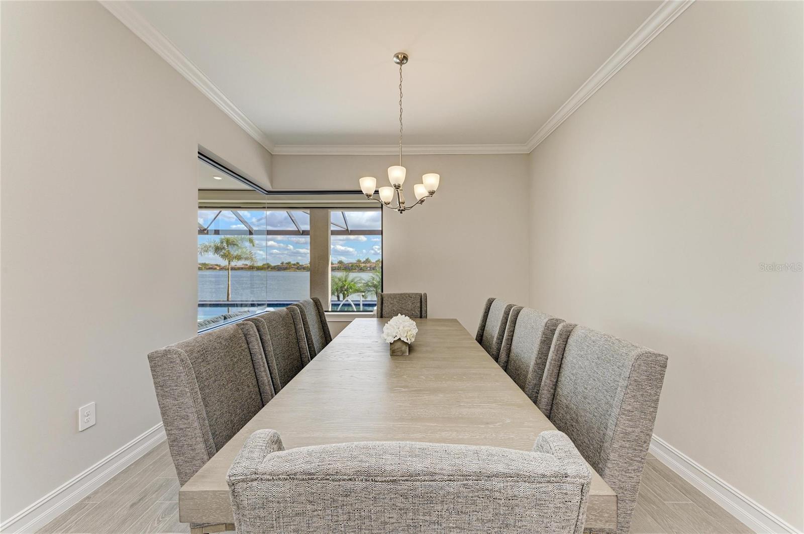 Image 40 of 94 For 106 Toscavilla Boulevard