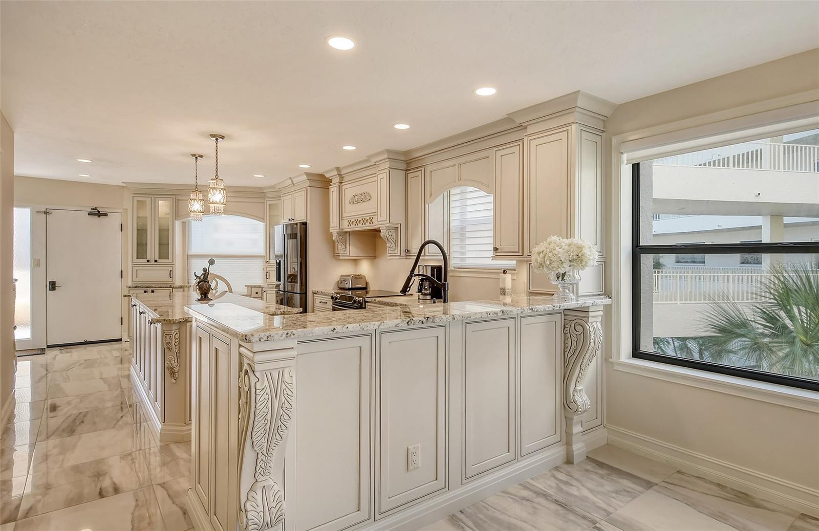 Image 15 of 81 For 5740 Midnight Pass Road 307