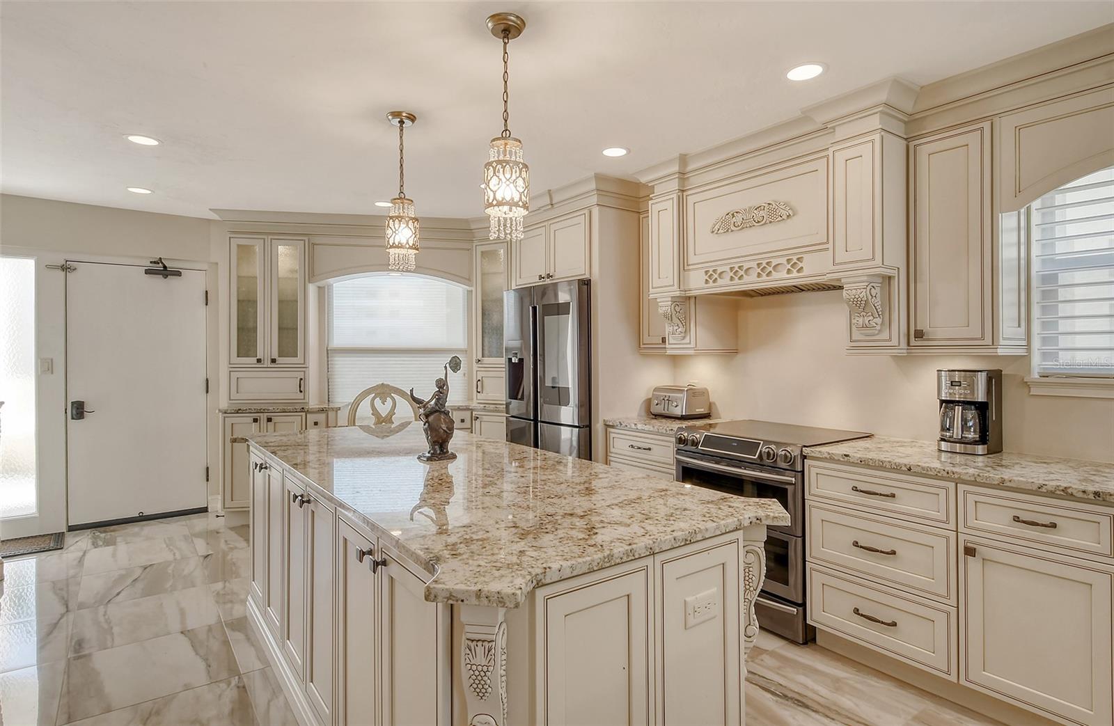 Image 18 of 81 For 5740 Midnight Pass Road 307