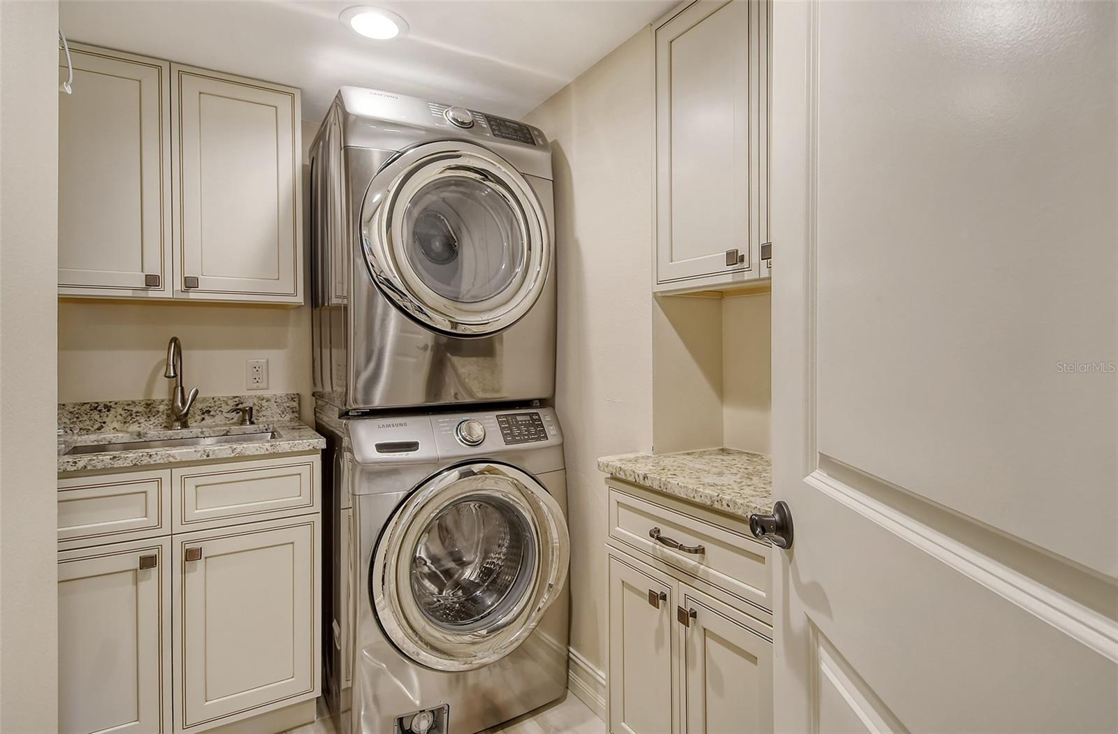 Image 30 of 81 For 5740 Midnight Pass Road 307