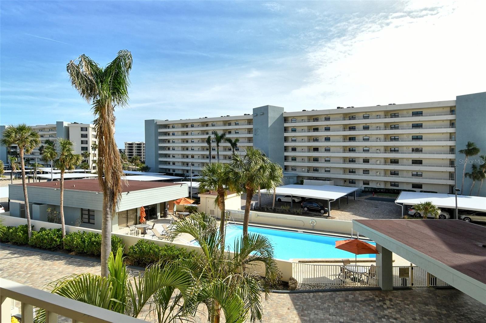 Image 33 of 81 For 5740 Midnight Pass Road 307