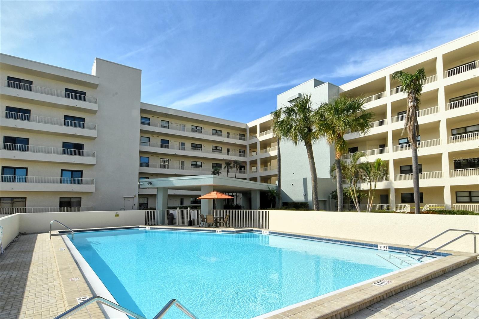 Image 36 of 81 For 5740 Midnight Pass Road 307