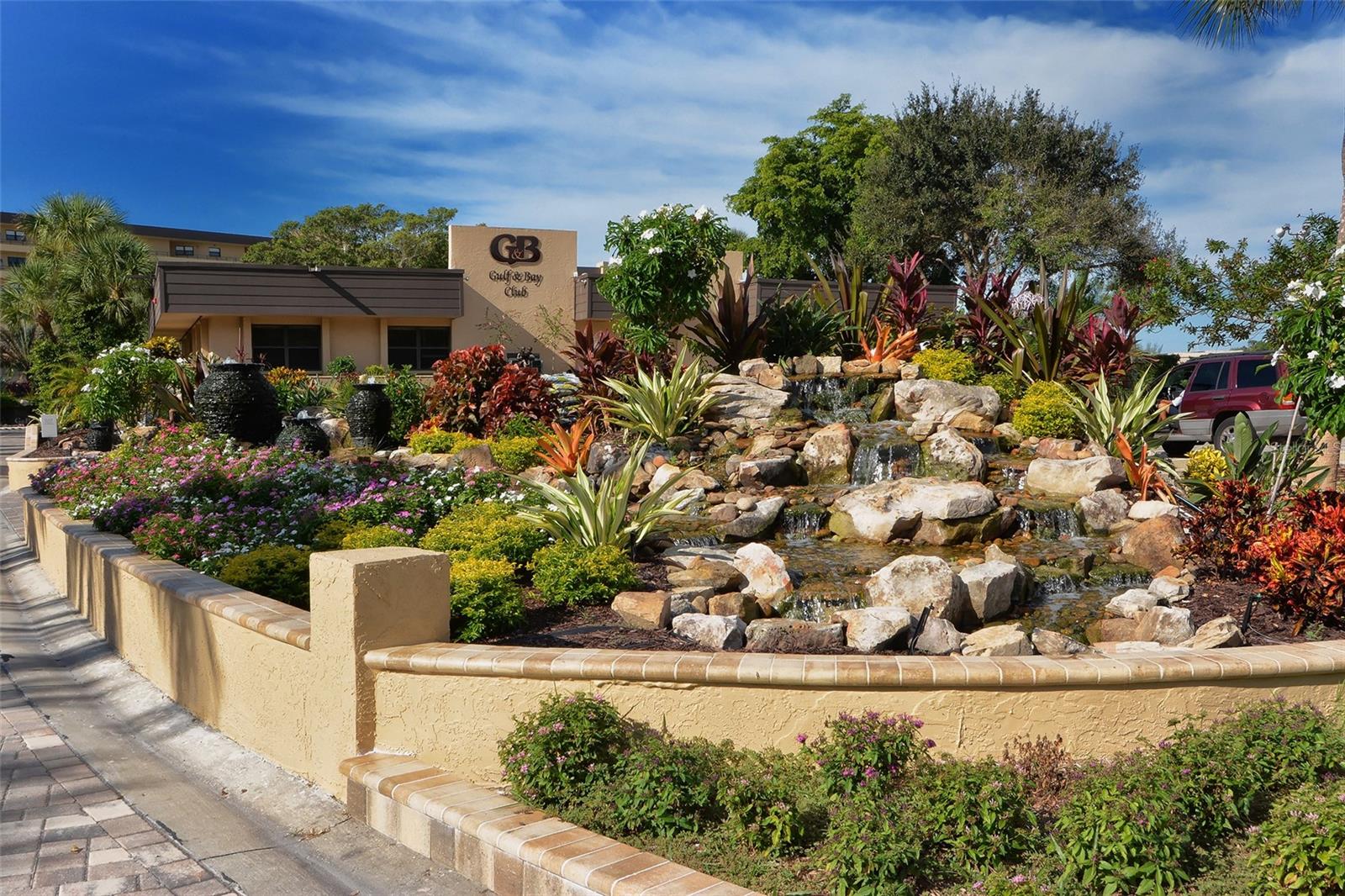 Image 38 of 81 For 5740 Midnight Pass Road 307