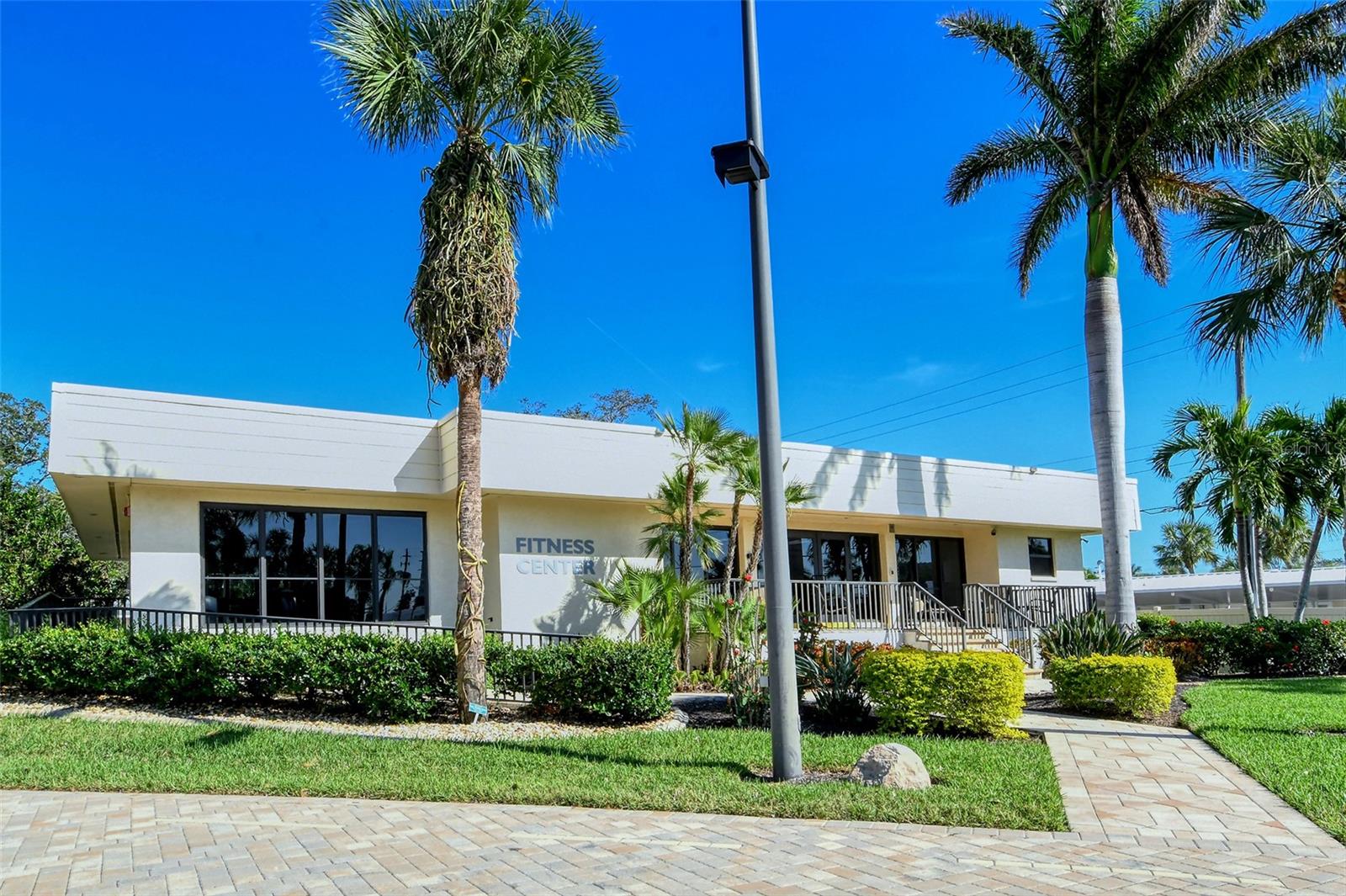 Image 51 of 81 For 5740 Midnight Pass Road 307