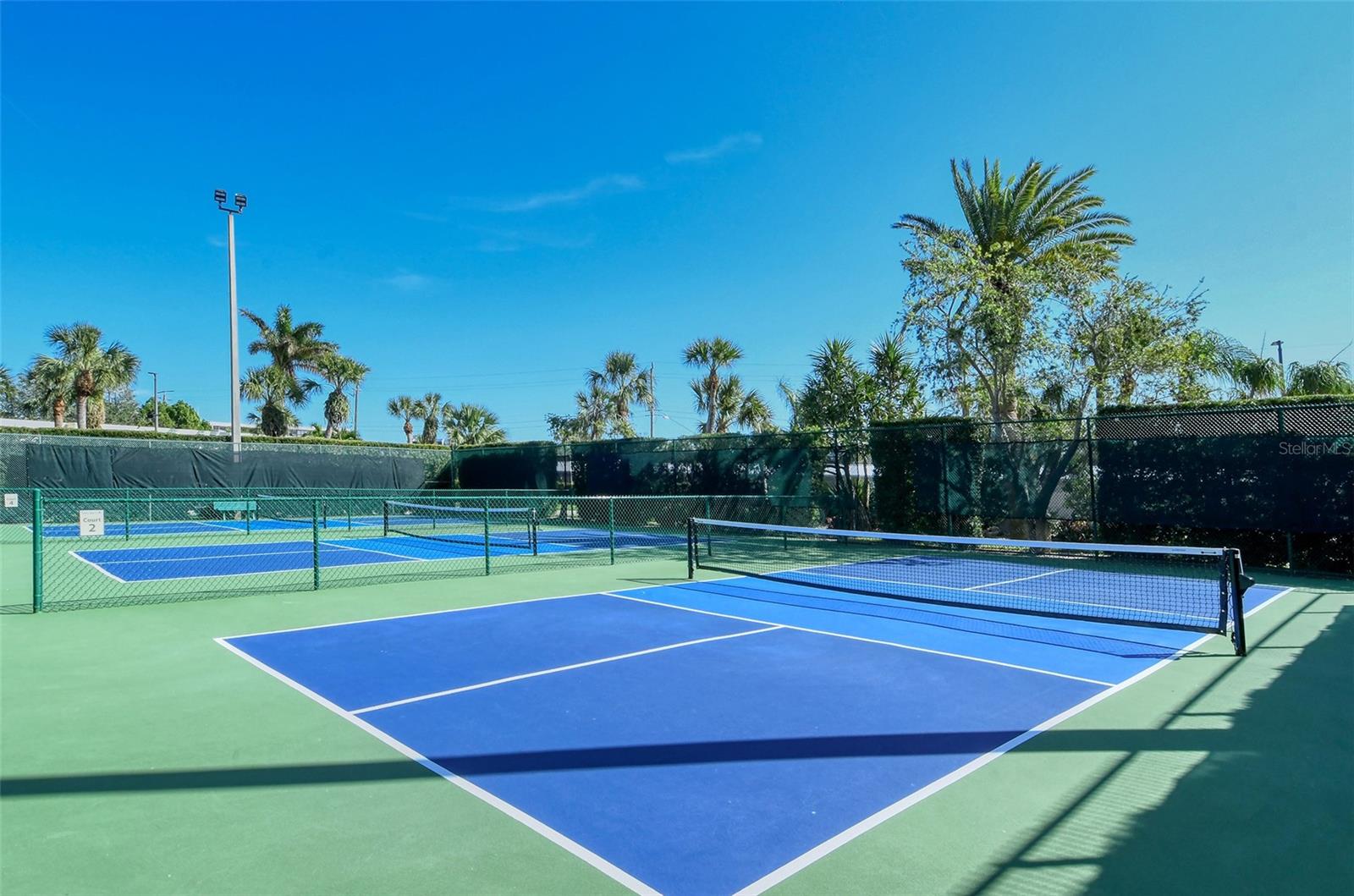 Image 53 of 81 For 5740 Midnight Pass Road 307