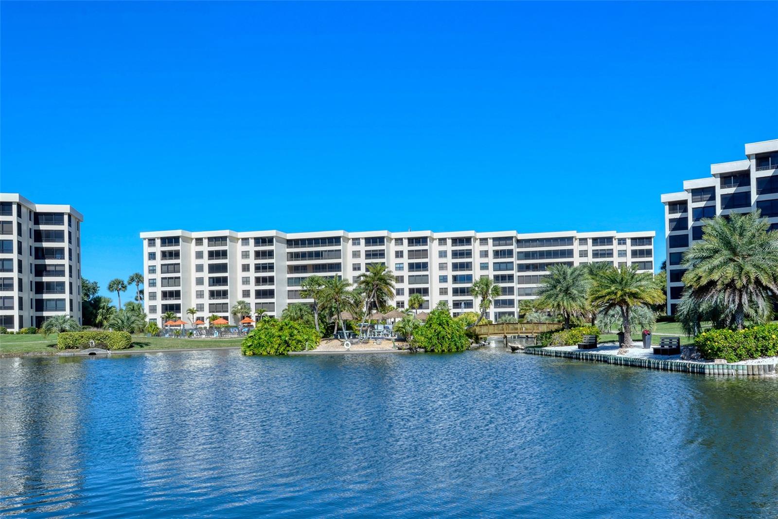 Image 73 of 81 For 5740 Midnight Pass Road 307