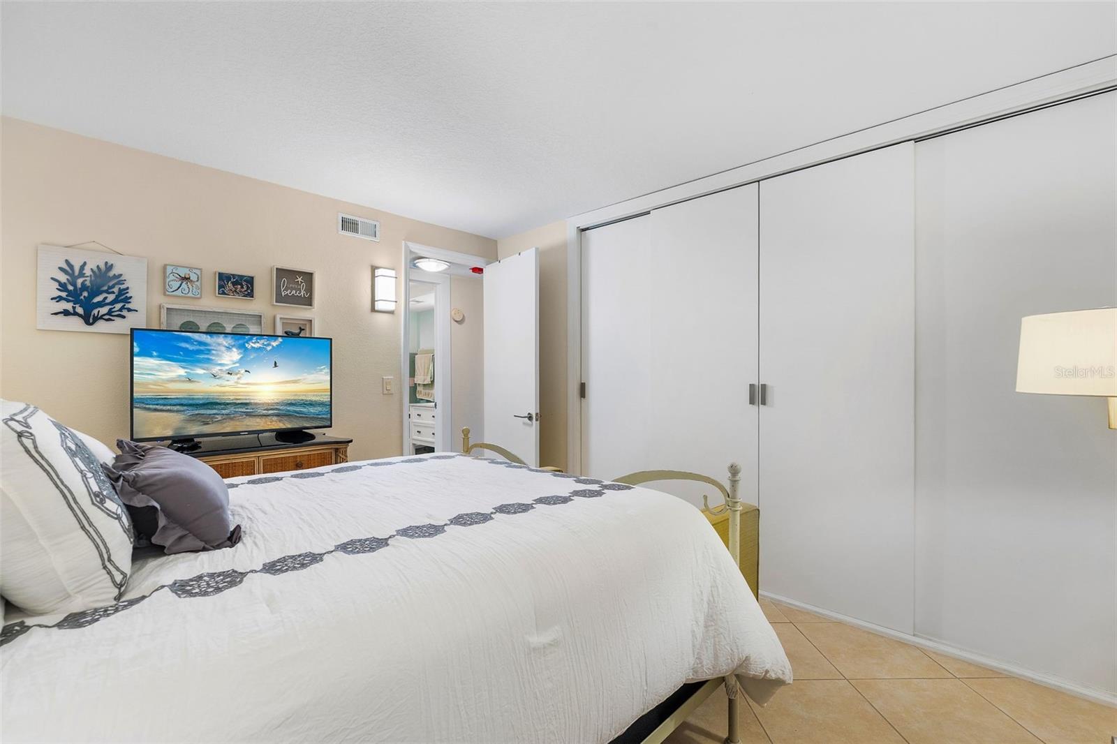 Image 18 of 36 For 800 Benjamin Franklin Drive 110