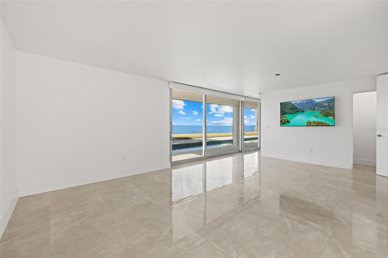 Image 21 of 53 For 320 Shore Drive