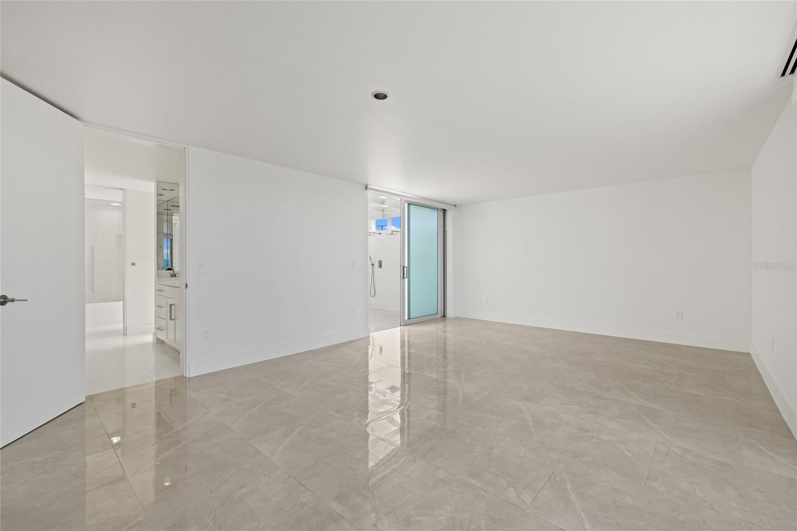 Image 22 of 53 For 320 Shore Drive