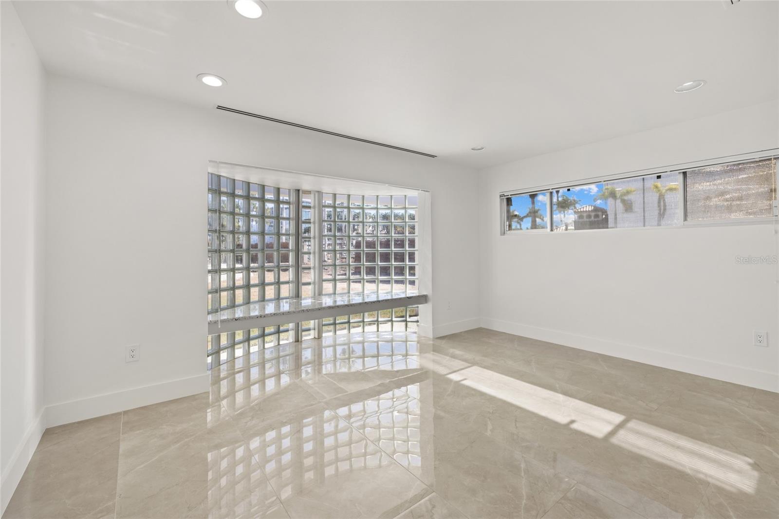 Image 36 of 53 For 320 Shore Drive