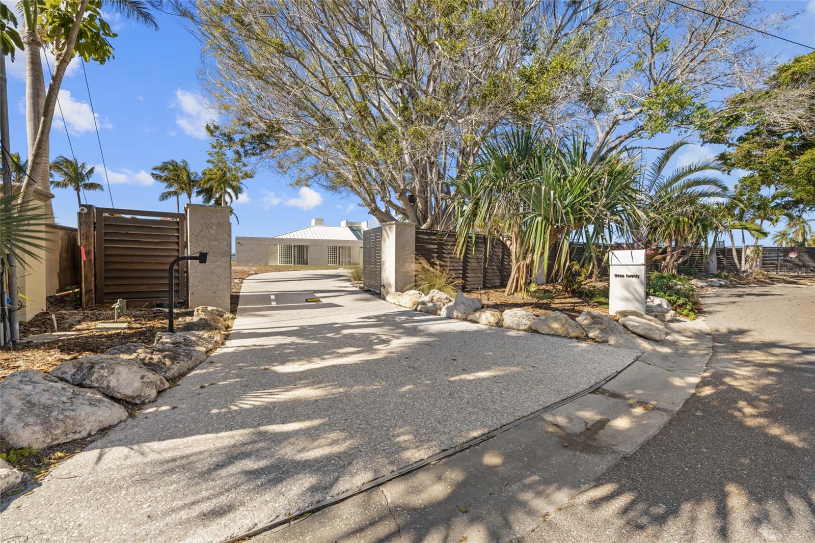 Image 4 of 53 For 320 Shore Drive