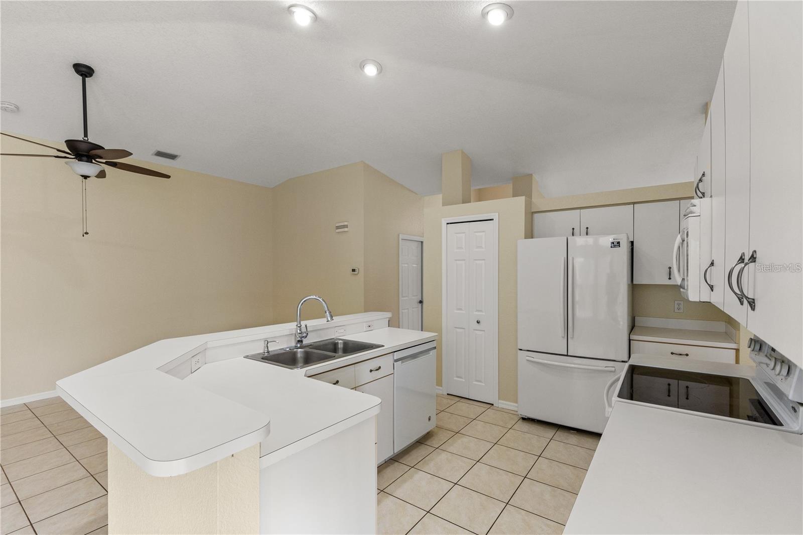 Image 14 of 38 For 3915 Fonsica Avenue