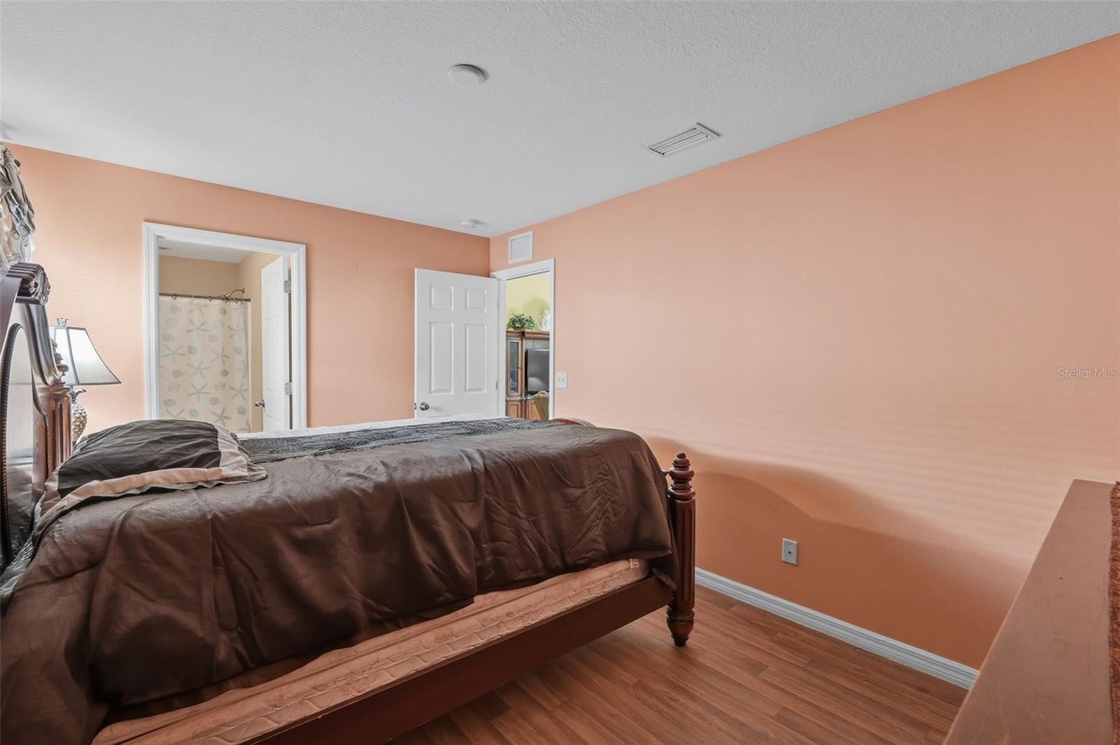 Image 18 of 26 For 4107 11th Street E