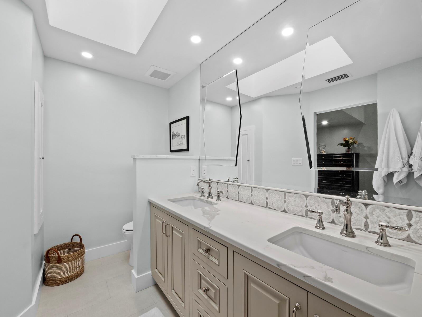 Image 25 of 55 For 1918 Harbourside Drive 902