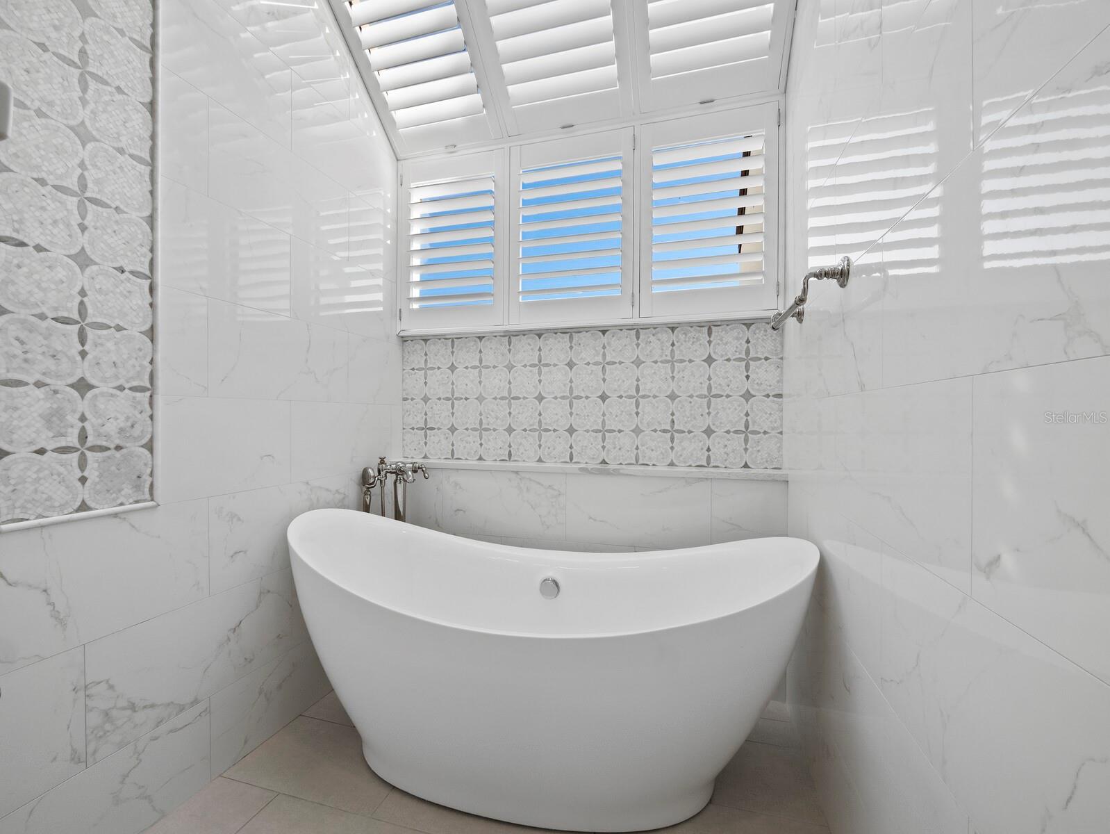 Image 27 of 55 For 1918 Harbourside Drive 902