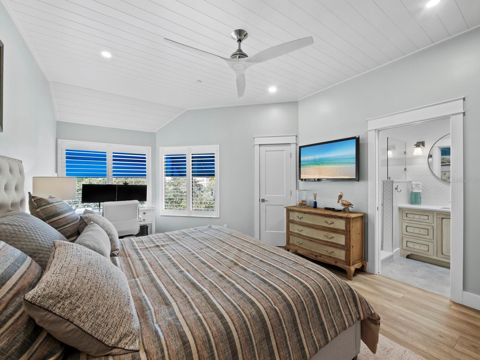 Image 29 of 55 For 1918 Harbourside Drive 902