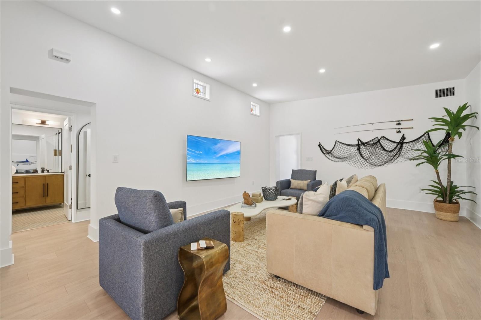 Image 10 of 46 For 866 Shore Drive