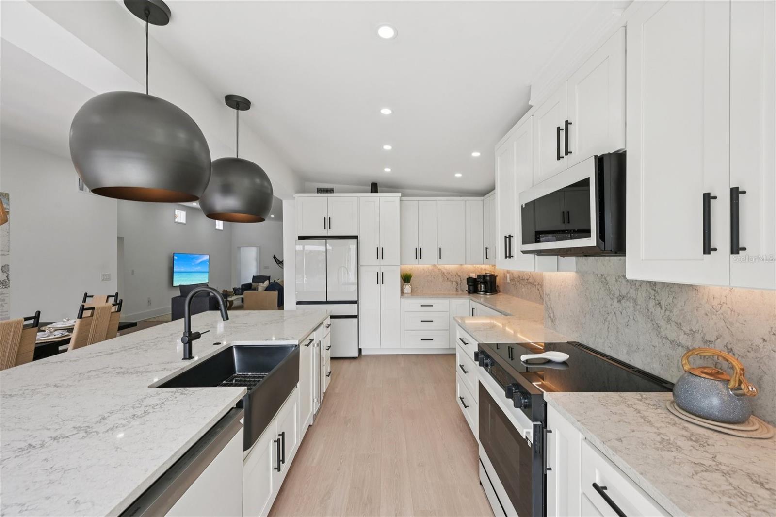 Image 16 of 46 For 866 Shore Drive