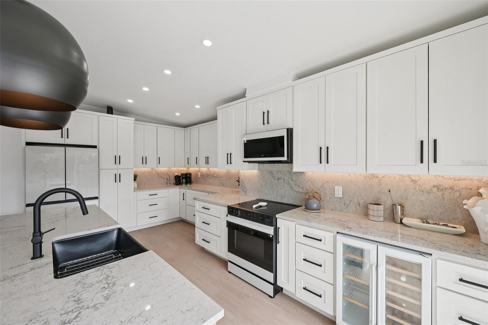 Image 17 of 46 For 866 Shore Drive