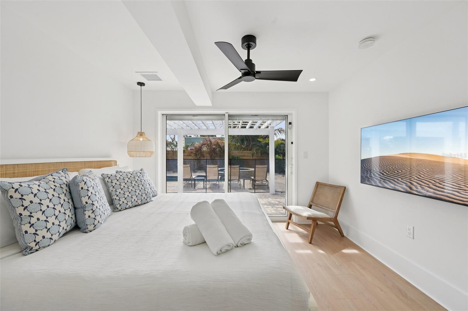 Image 18 of 46 For 866 Shore Drive