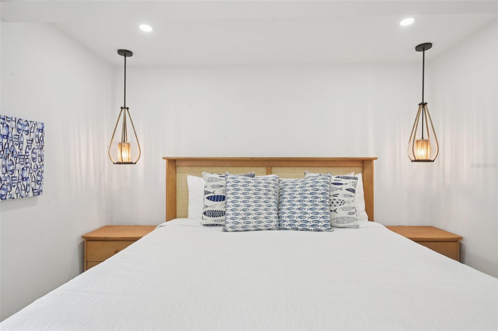 Image 22 of 46 For 866 Shore Drive