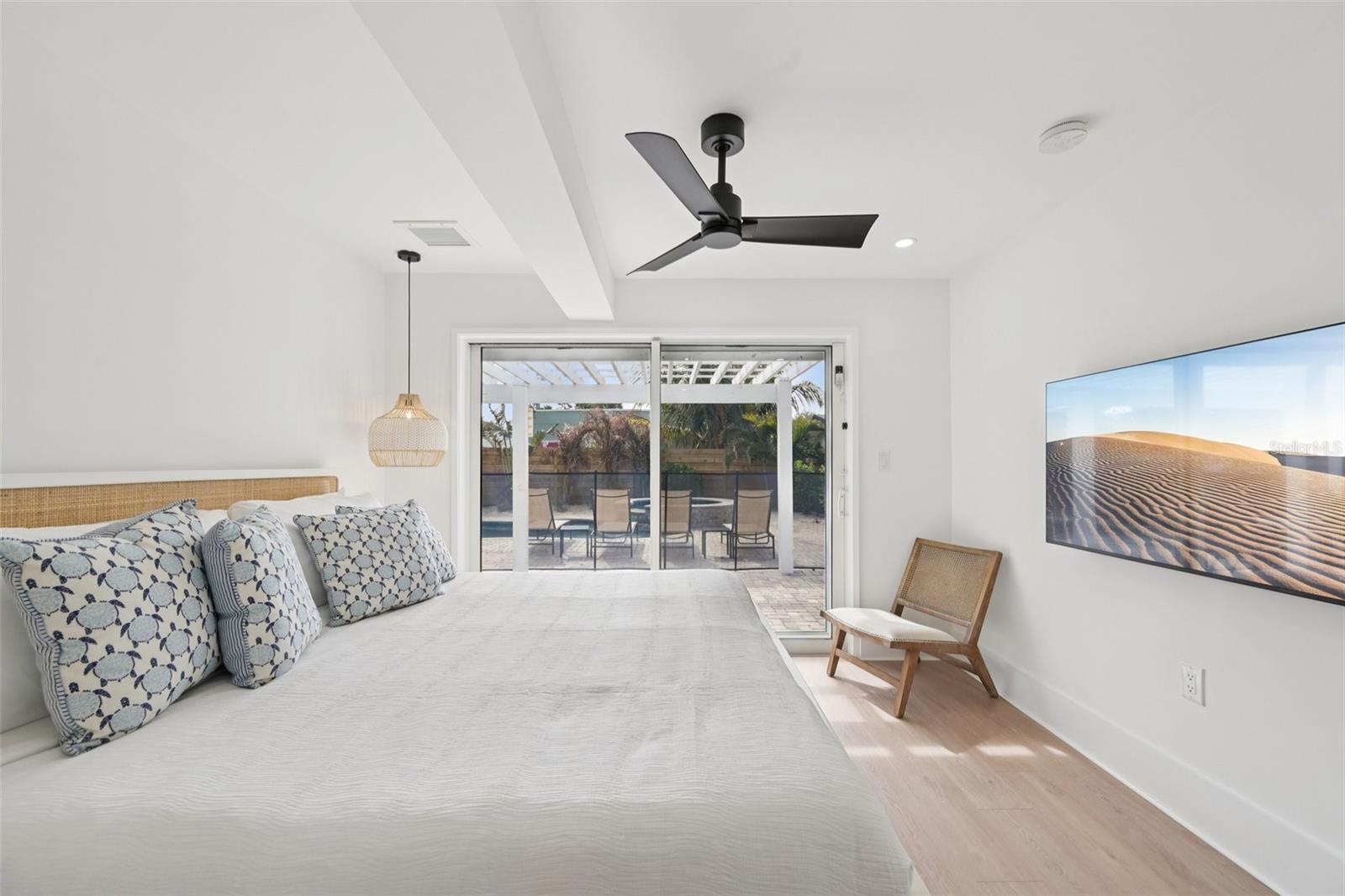 Image 25 of 46 For 866 Shore Drive