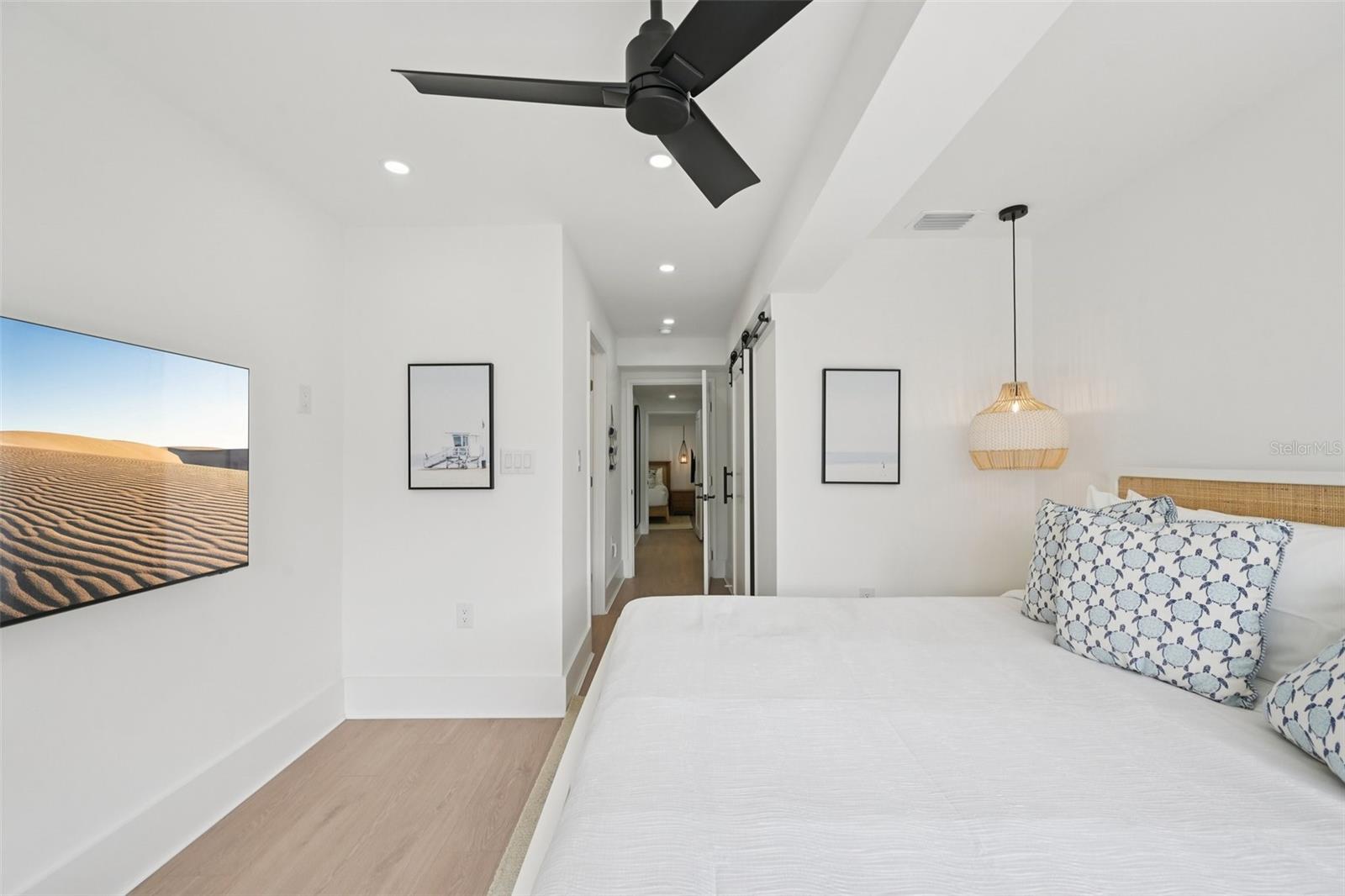 Image 26 of 46 For 866 Shore Drive