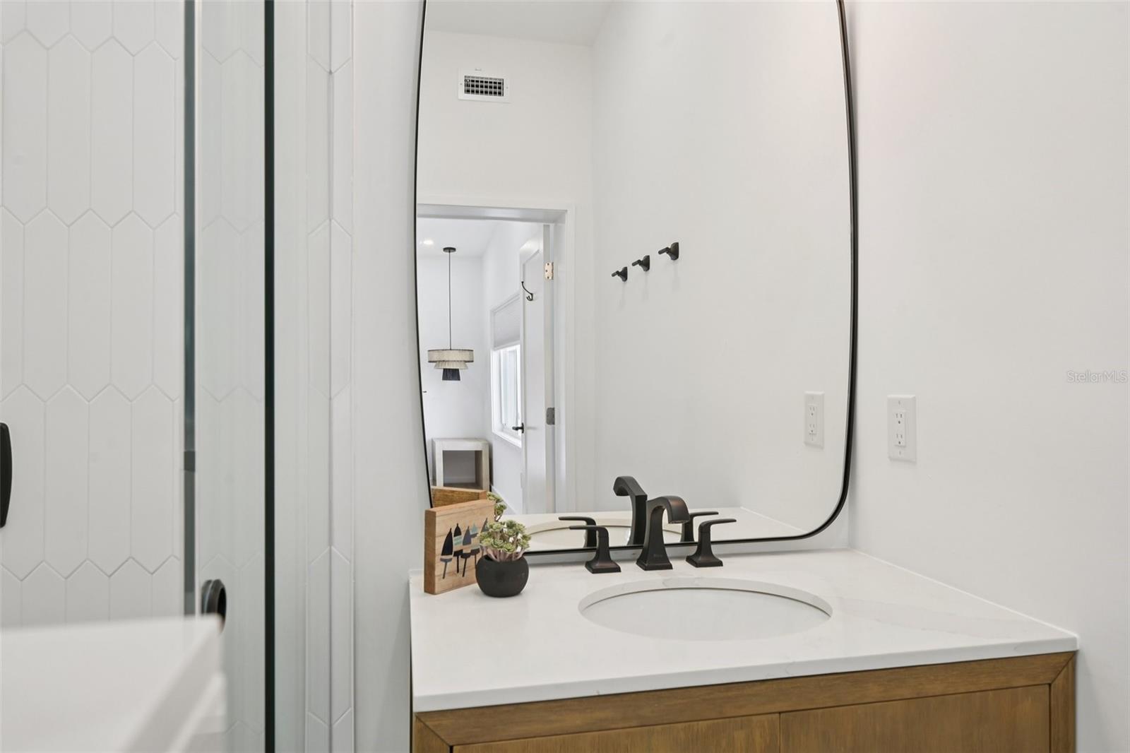 Image 34 of 46 For 866 Shore Drive