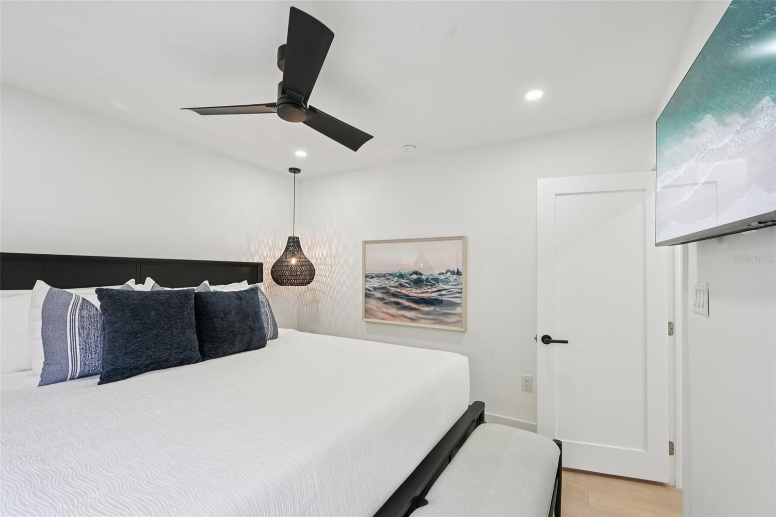 Image 38 of 46 For 866 Shore Drive