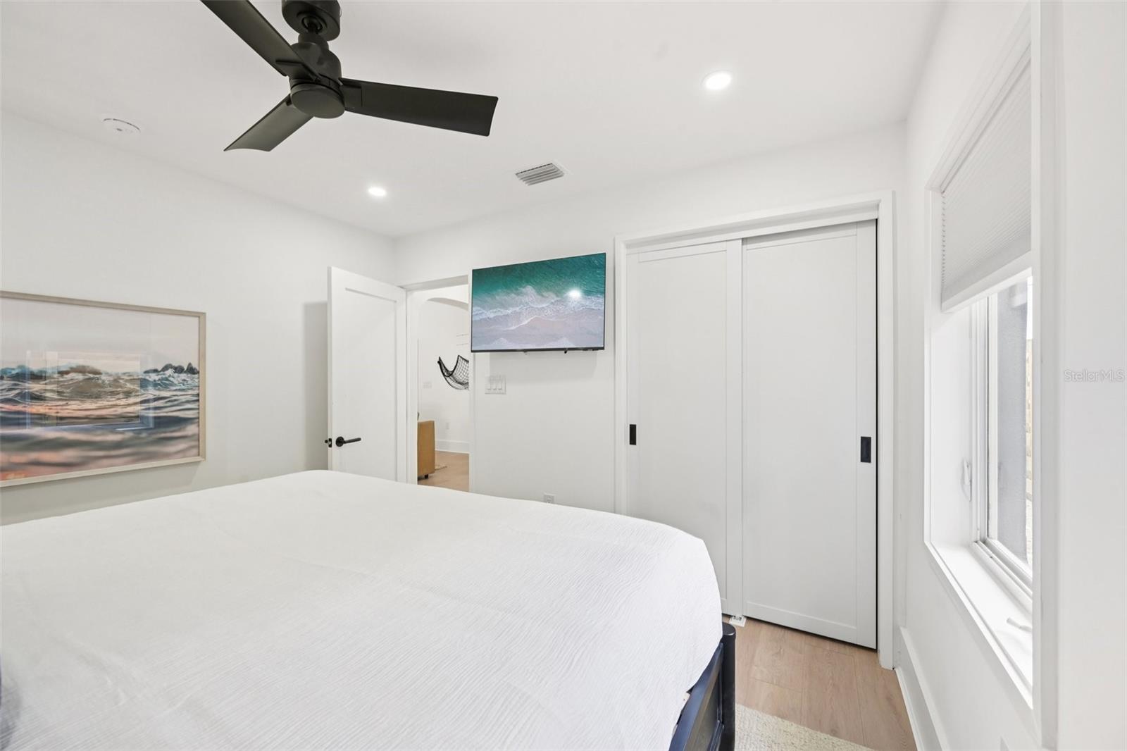 Image 39 of 46 For 866 Shore Drive