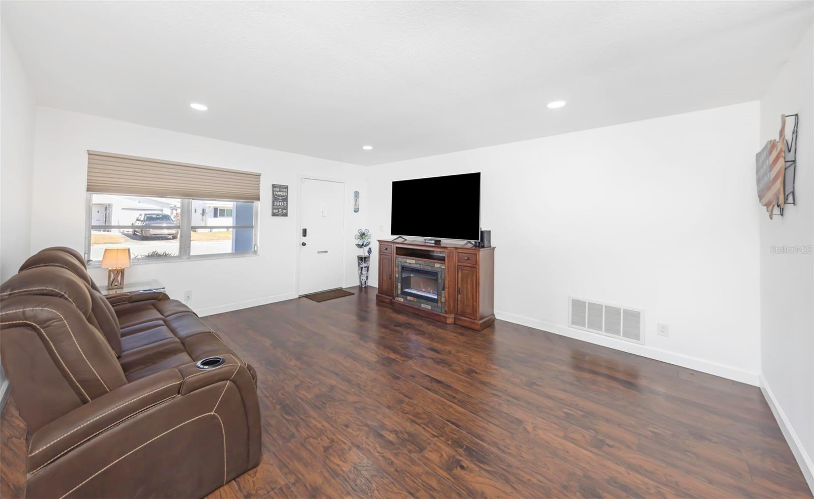 Image 5 of 39 For 4488 100th Avenue N