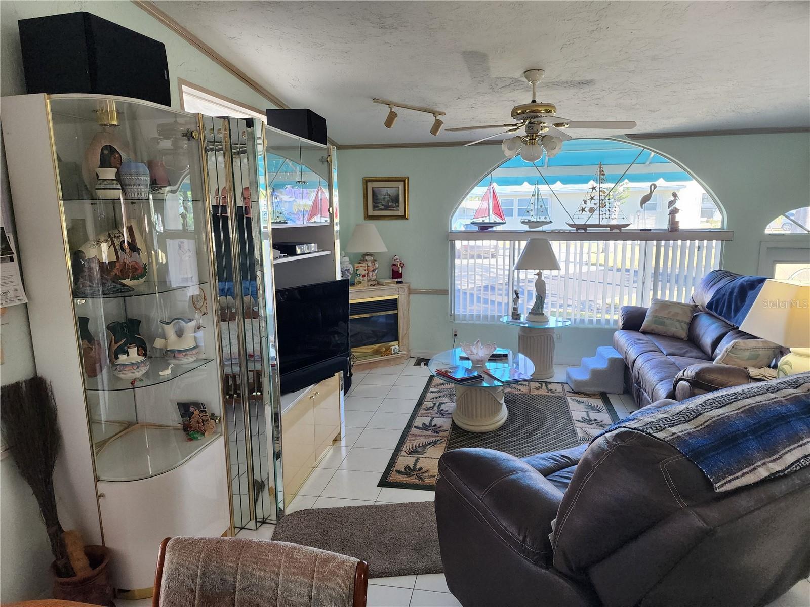 Image 2 of 7 For 1674 University Parkway 140