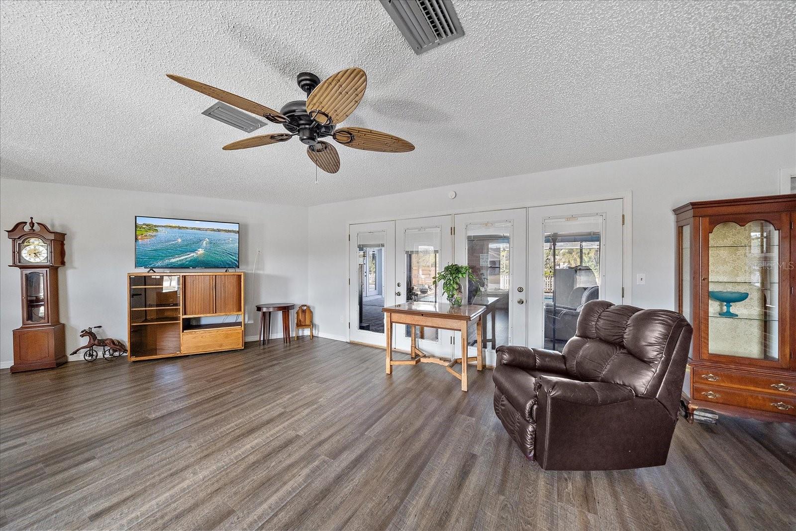 Image 21 of 42 For 3601 Egerton Circle