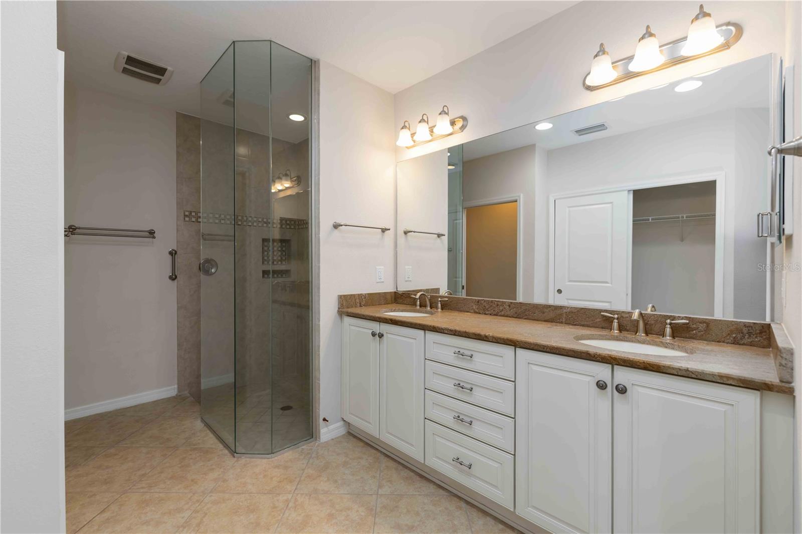 Image 18 of 35 For 1264 Riverscape Street B