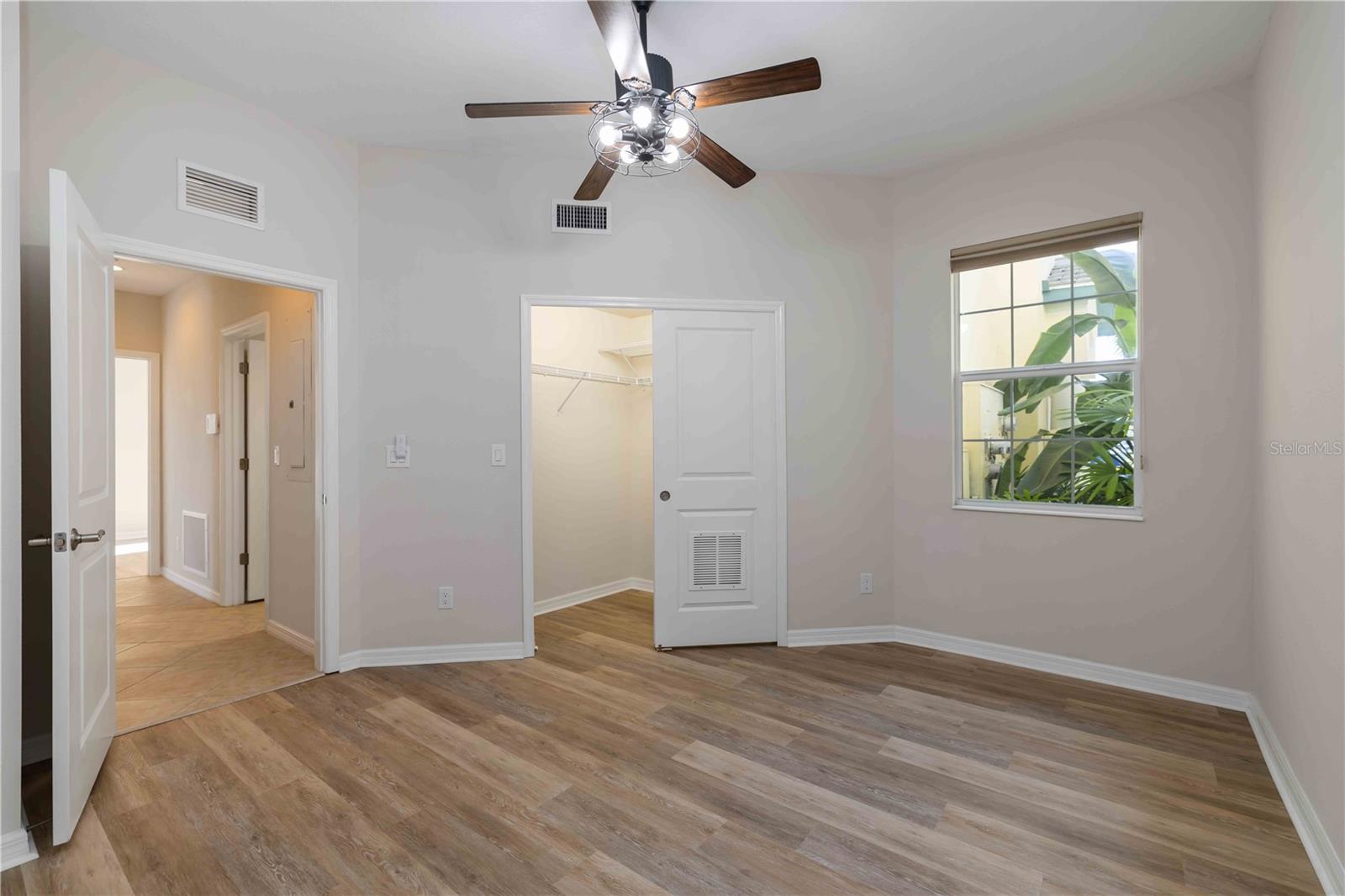 Image 27 of 35 For 1264 Riverscape Street B