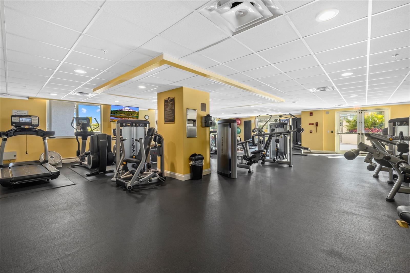 Image 44 of 53 For 800 Tamiami Trail 611