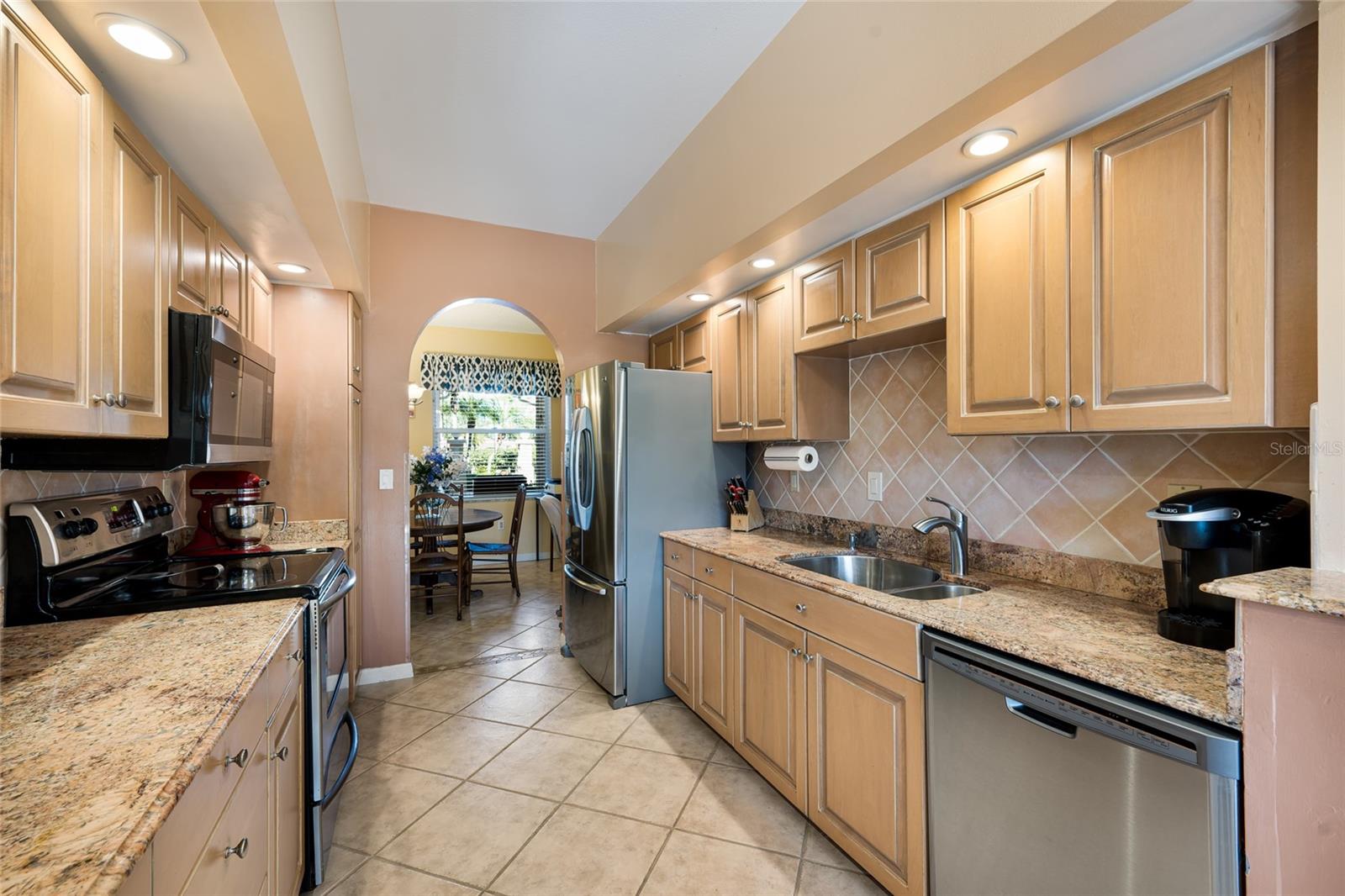 Image 5 of 40 For 5590 Golf Pointe Drive 5590